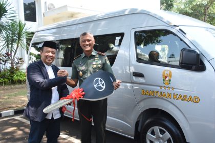 Serahkan mobil bantuan Kasad