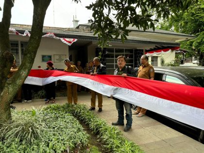 Bentangkan Bendera Merah Putih 