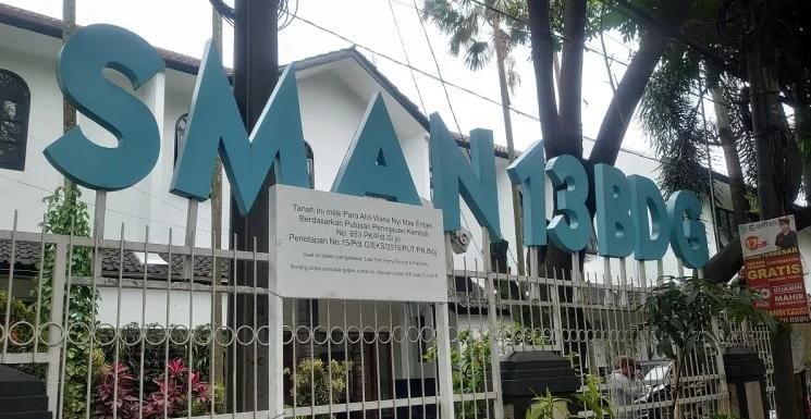SMAN 13 Bandung  Diancam Digembok, Begini Kronologisnya