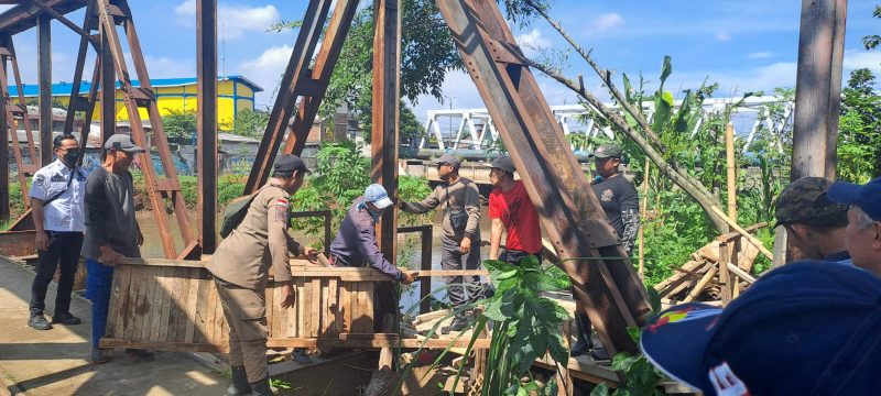 Penyebab Banjir di Dayeuhkolot, Bangunan Liar Dibongkar Tim Gabungan