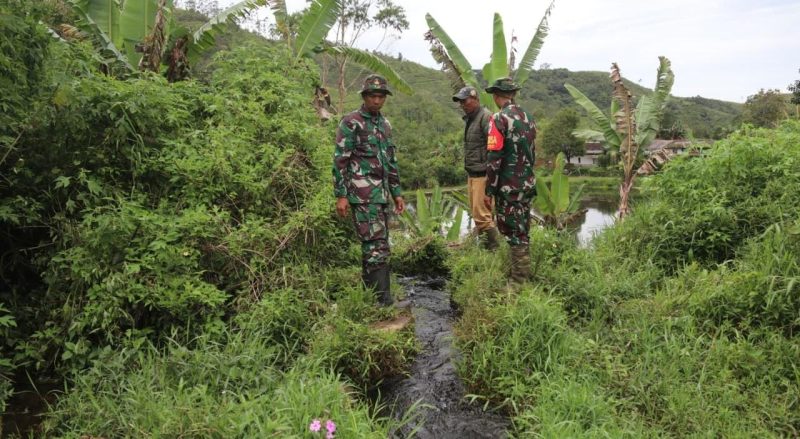 Program Unggulan KASAD, Satgas TMMD ke-127 Tinjau Lokasi Bak Penampungan Air dan Pipanisasi di Desa Cipelah
