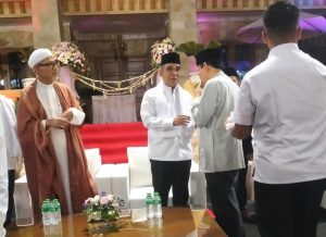 Ulama dan Umaro Dalam Satu Majelis Pengajian Haul dan Milad Mama Bakry Sadeng