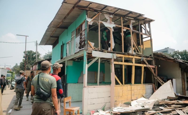 Satpol PP Bongkar 4 Bangunan di Atas Aset Milik Pemkot Bandung